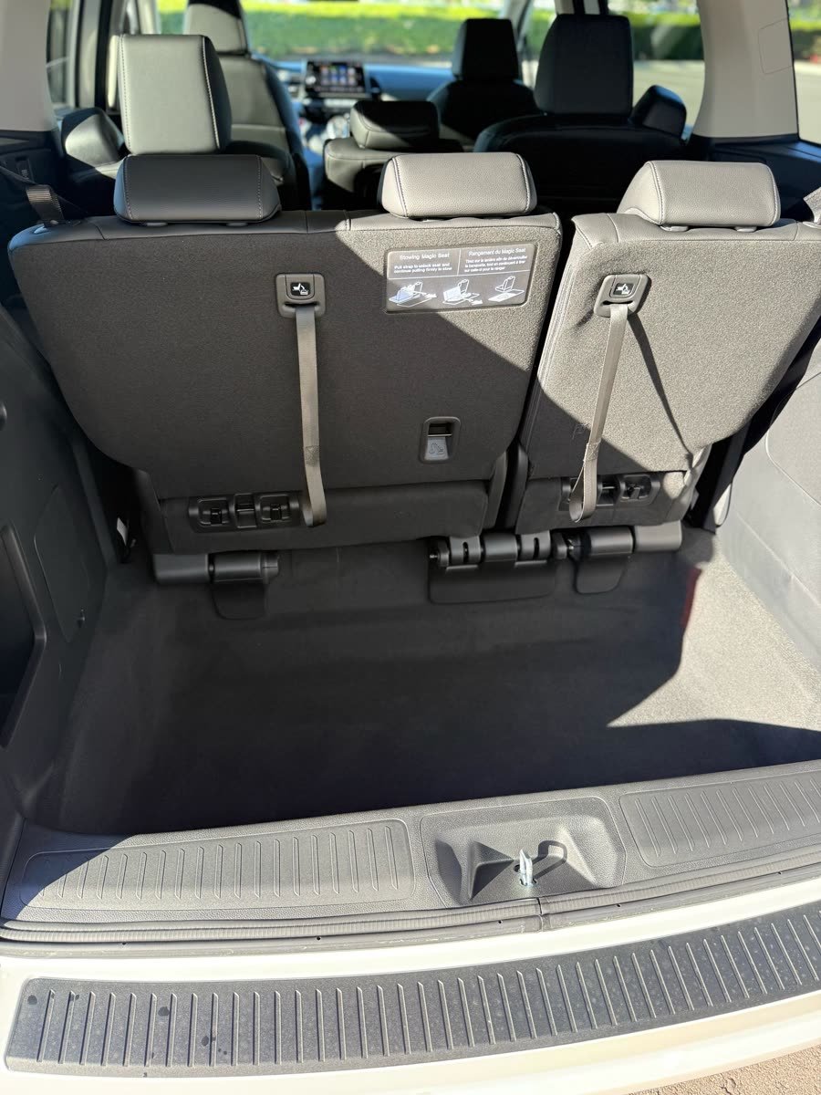 Honda Odyssey White — photo 5 of 8