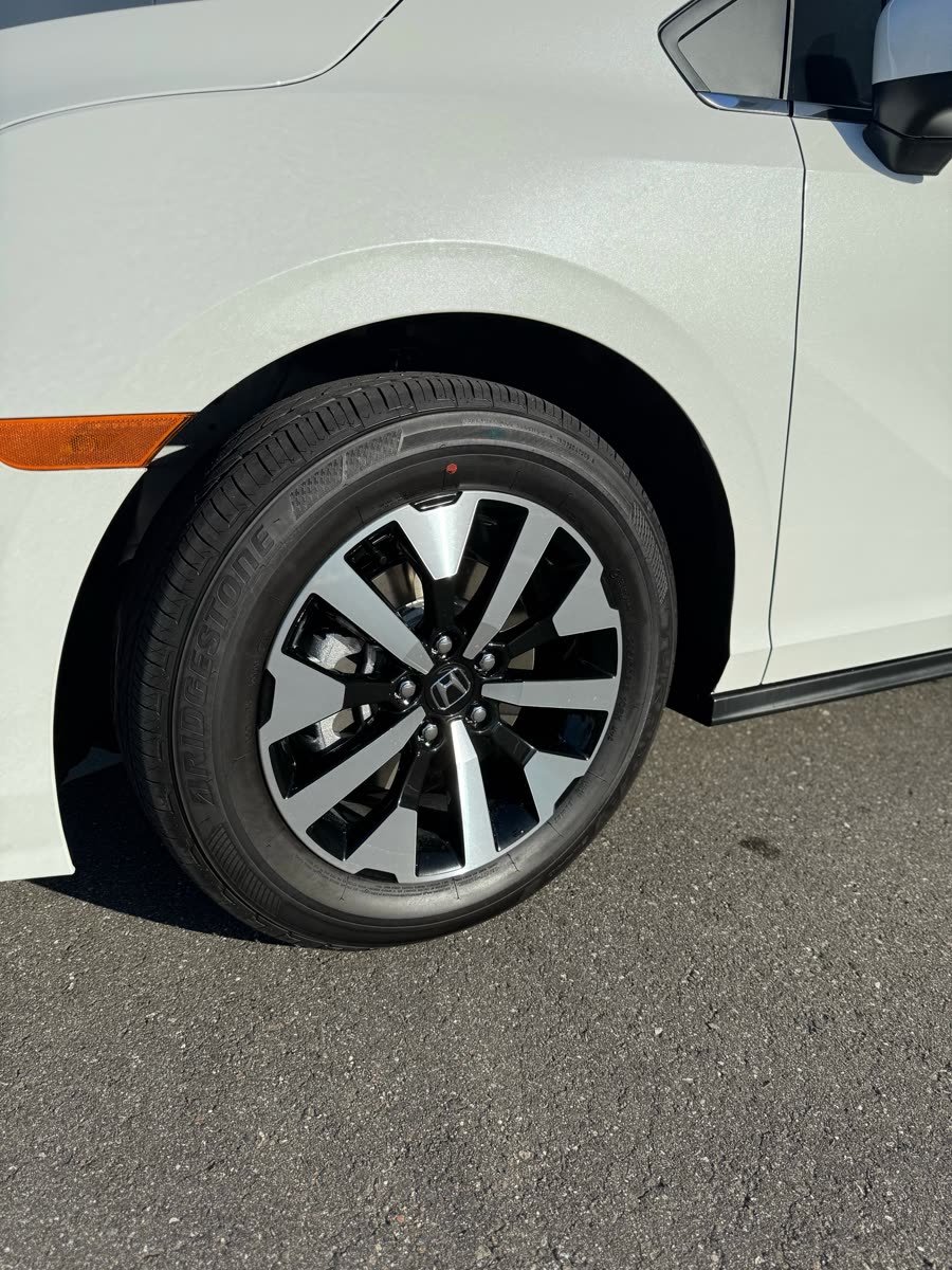 Honda Odyssey White — photo 8 of 8