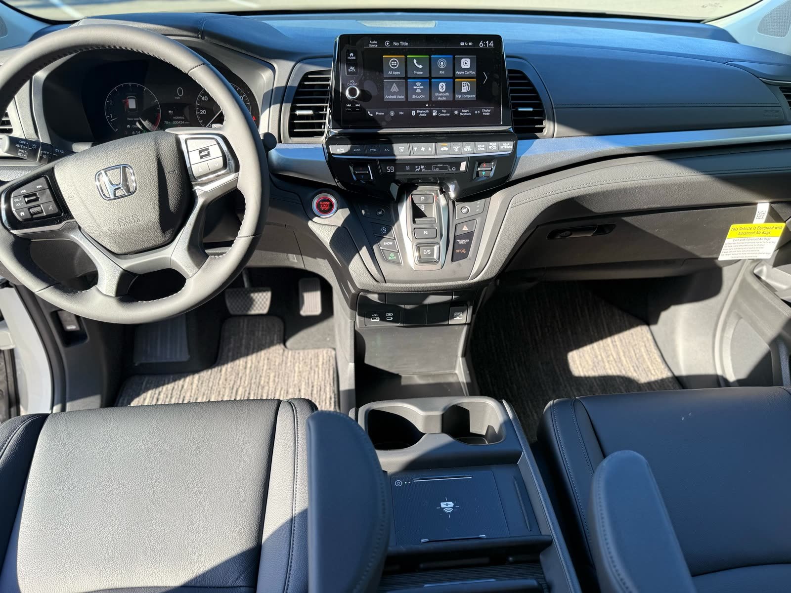 Honda Odyssey White — photo 2 of 8