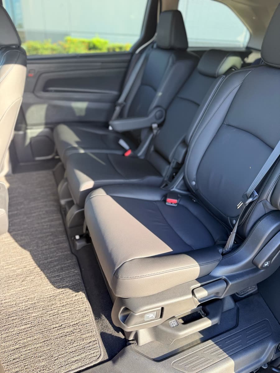Honda Odyssey White — photo 3 of 8