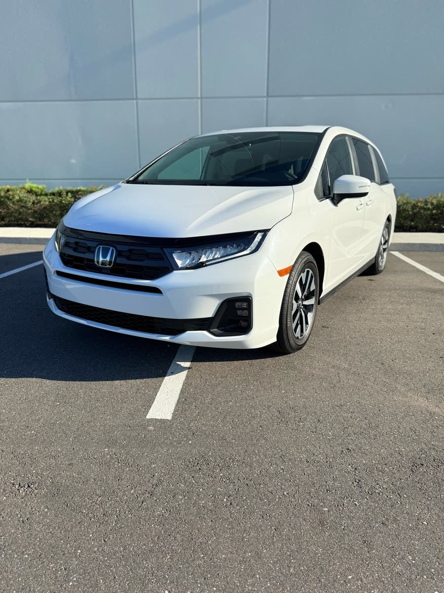 Honda Odyssey White — photo 4 of 8