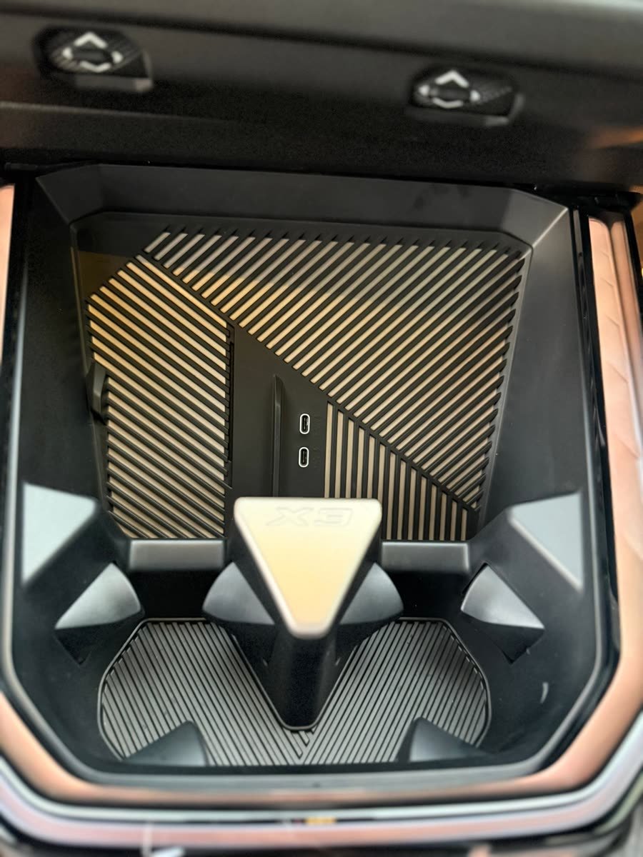 BMW X3 xDrive — photo 8 of 14