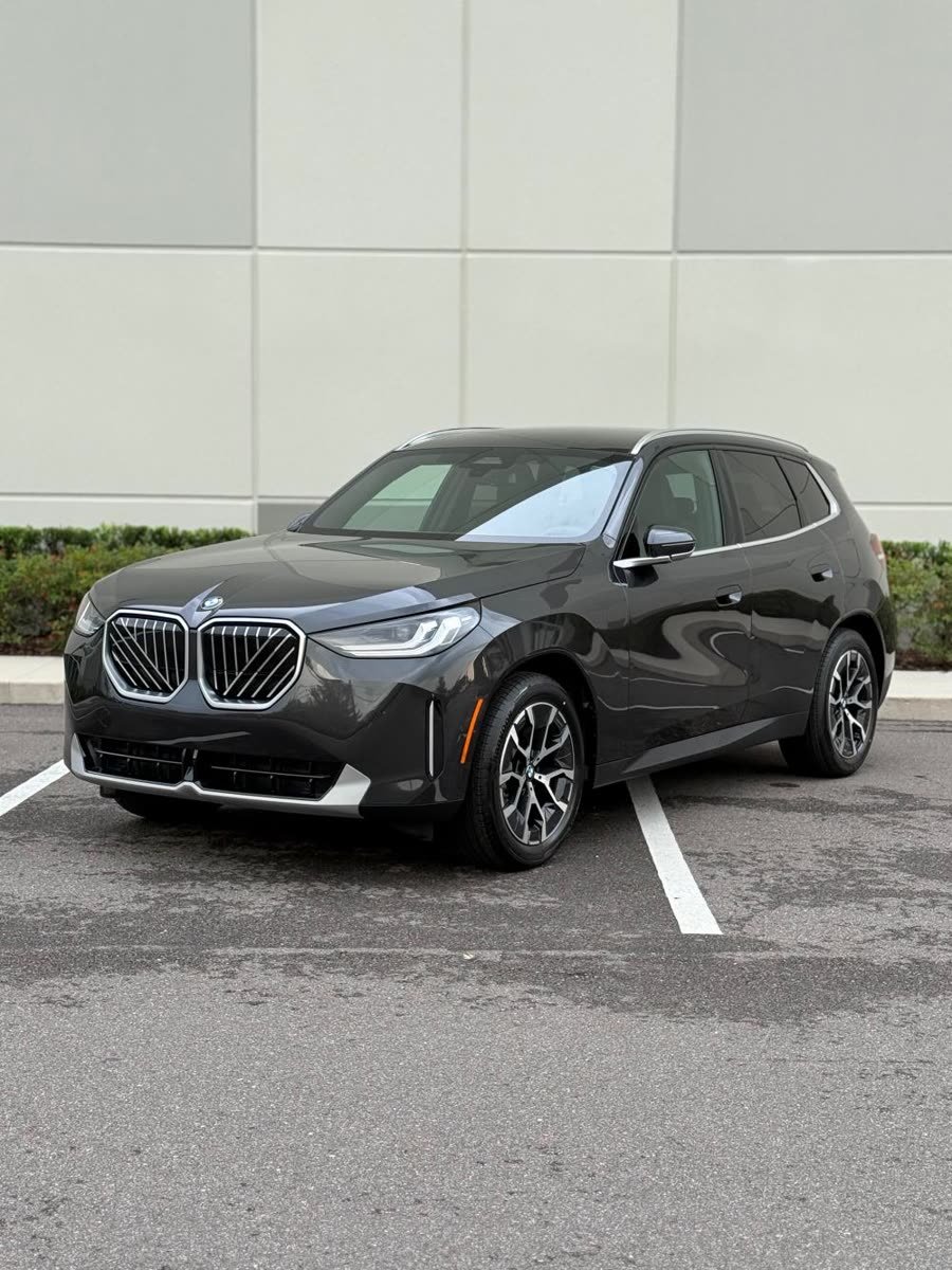 BMW X3 xDrive — photo 1 of 14
