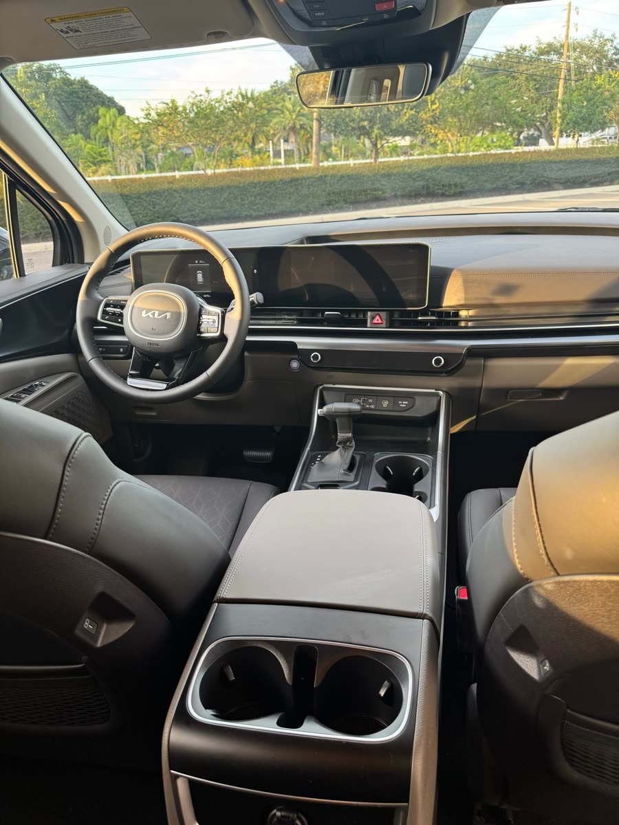 Kia Carnival New Look — photo 5 of 10