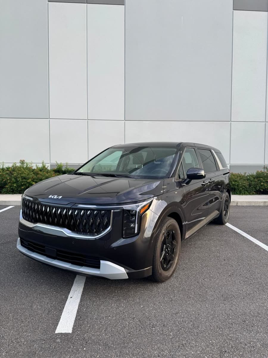 Kia Carnival New Look — photo 1 of 10