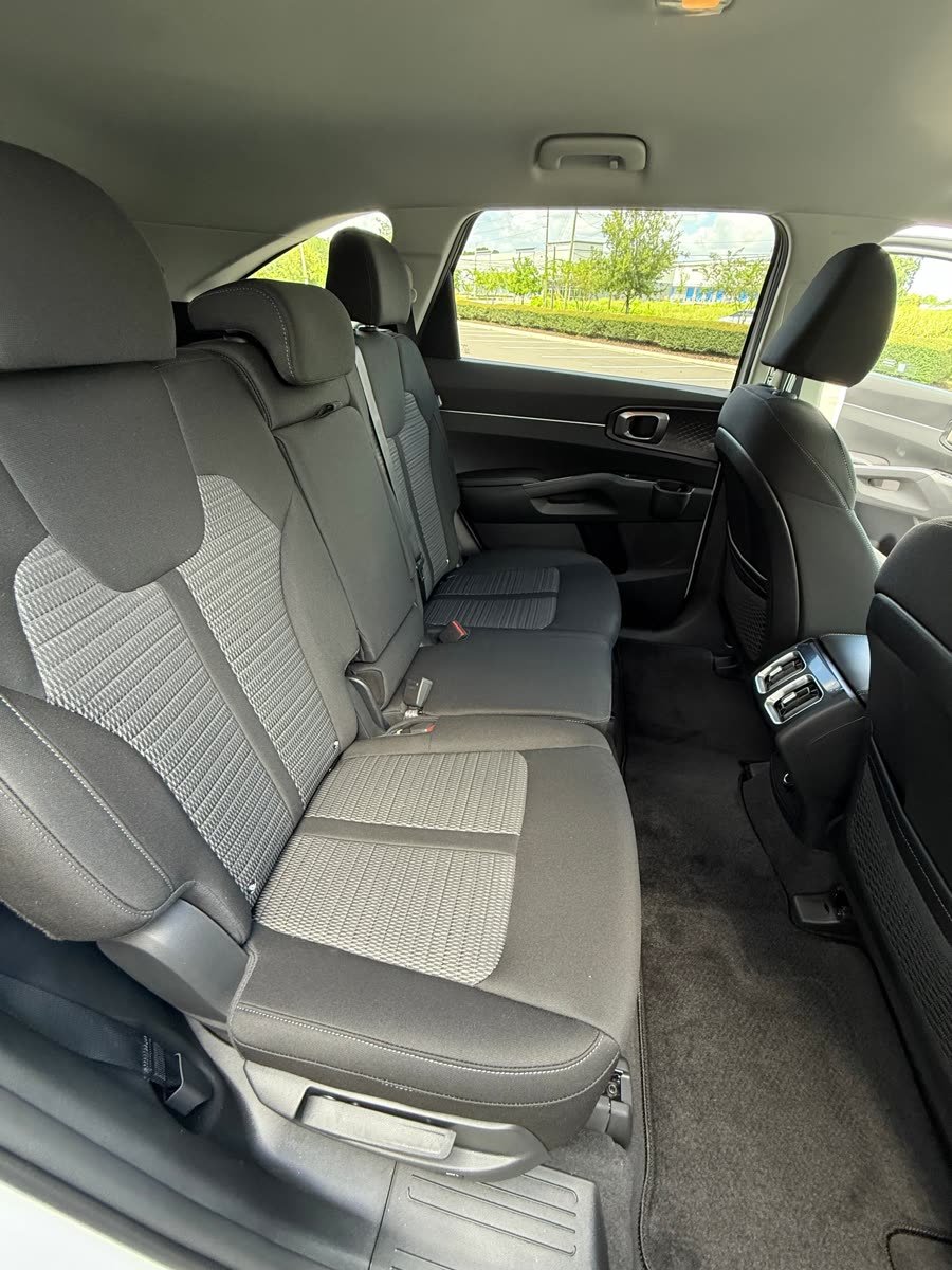 Kia Sorento LX White — photo 5 of 12