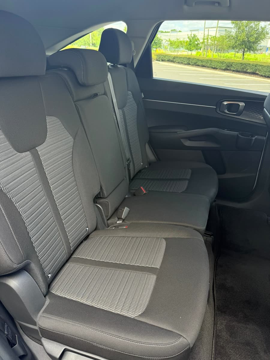Kia Sorento LX White — photo 6 of 12