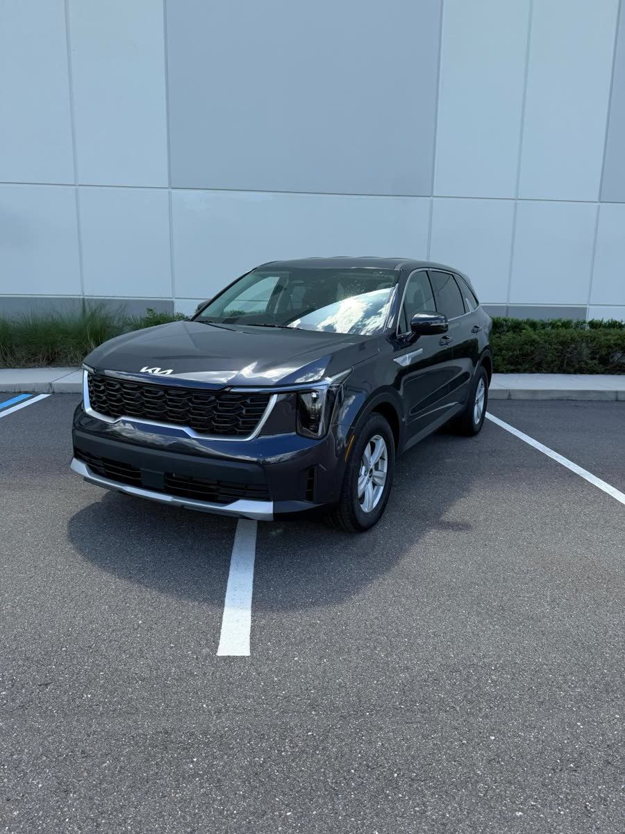 Kia Sorento LX Gray — photo 1 of 11