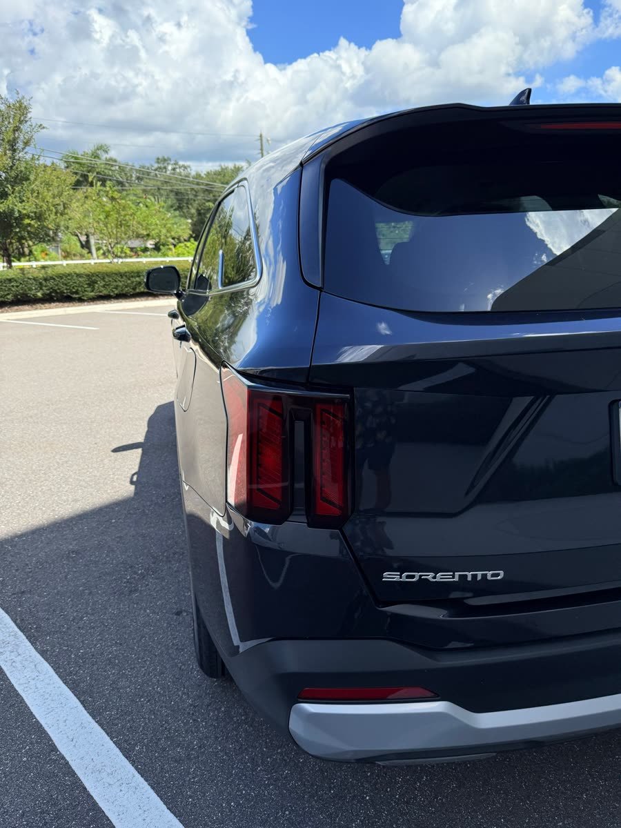 Kia Sorento LX Gray — photo 2 of 11