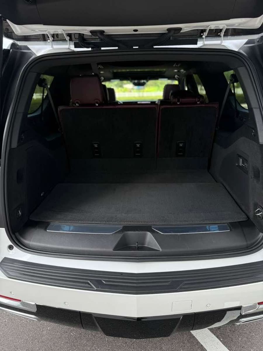 Cadillac Escalade ESV 2025 · red interior — photo 6 of 11