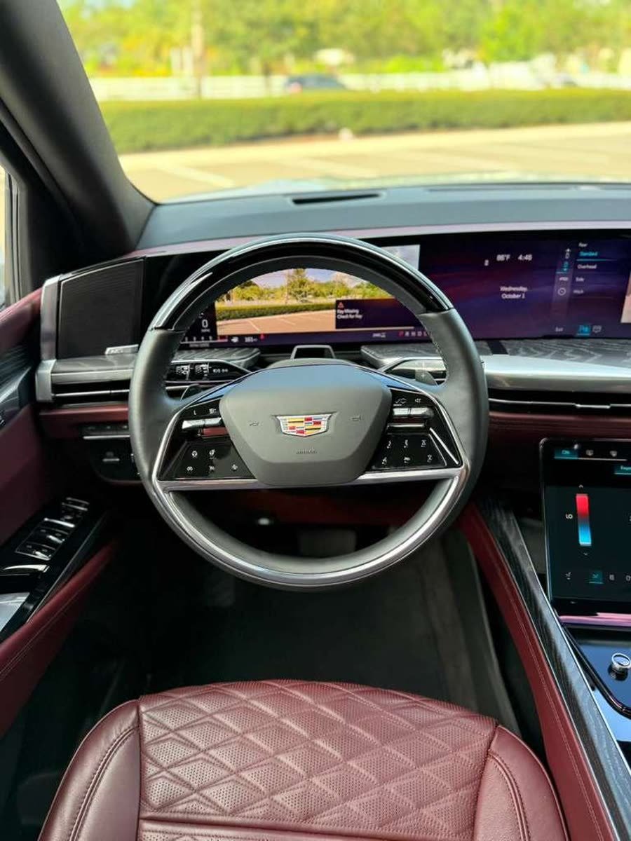 Cadillac Escalade ESV 2025 · red interior — photo 8 of 11
