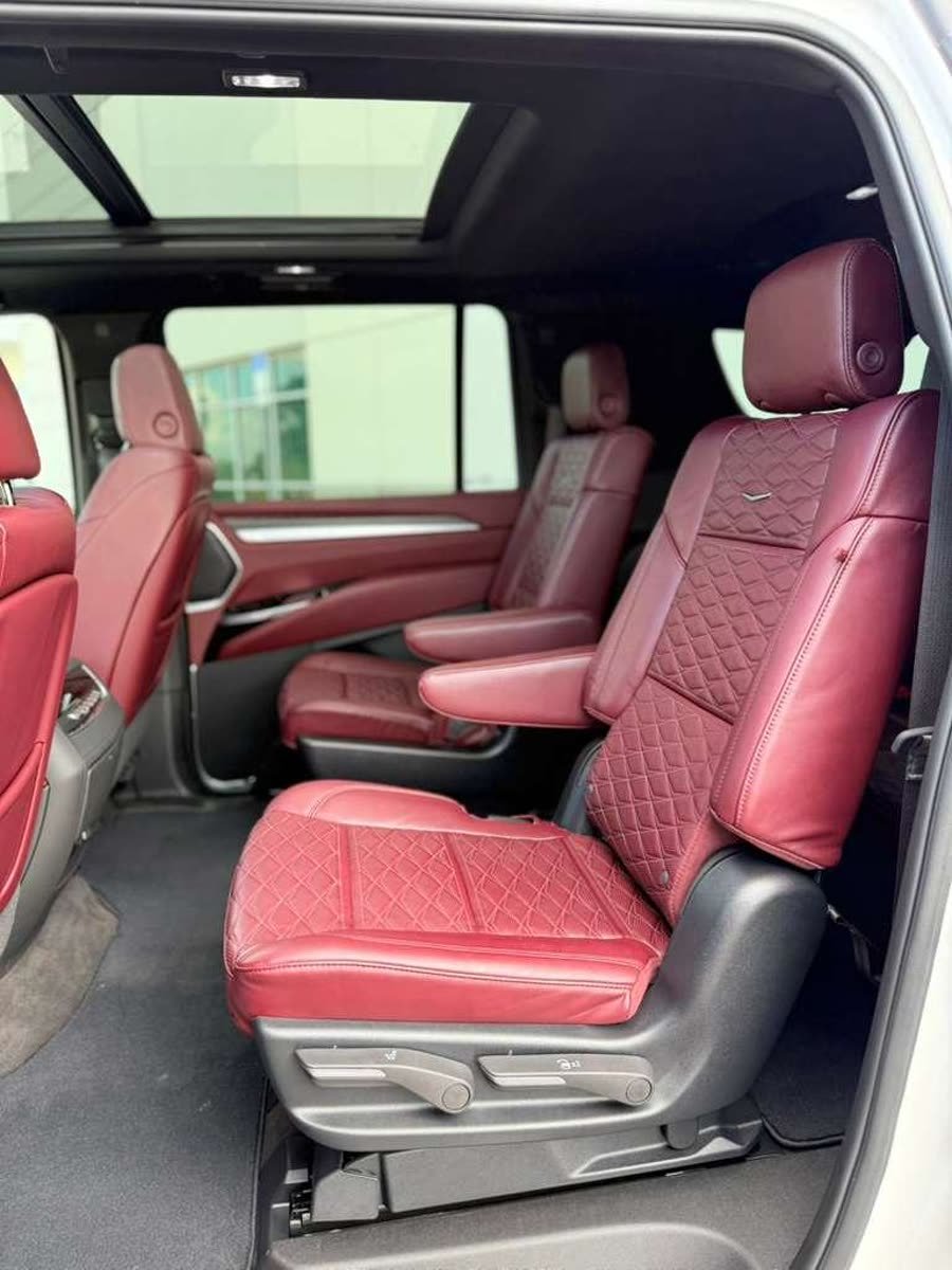 Cadillac Escalade ESV 2025 · red interior — photo 4 of 11