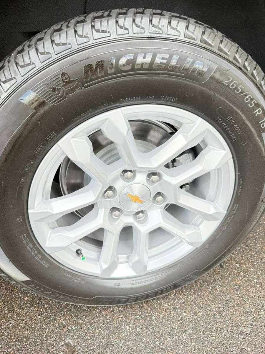 Chevrolet Suburban LS 2026 — photo 5 of 8