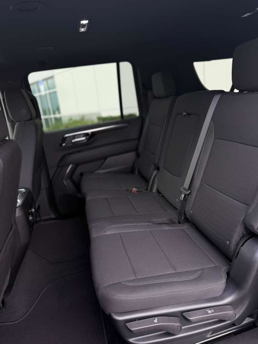 Chevrolet Suburban LS 2026 — photo 7 of 8