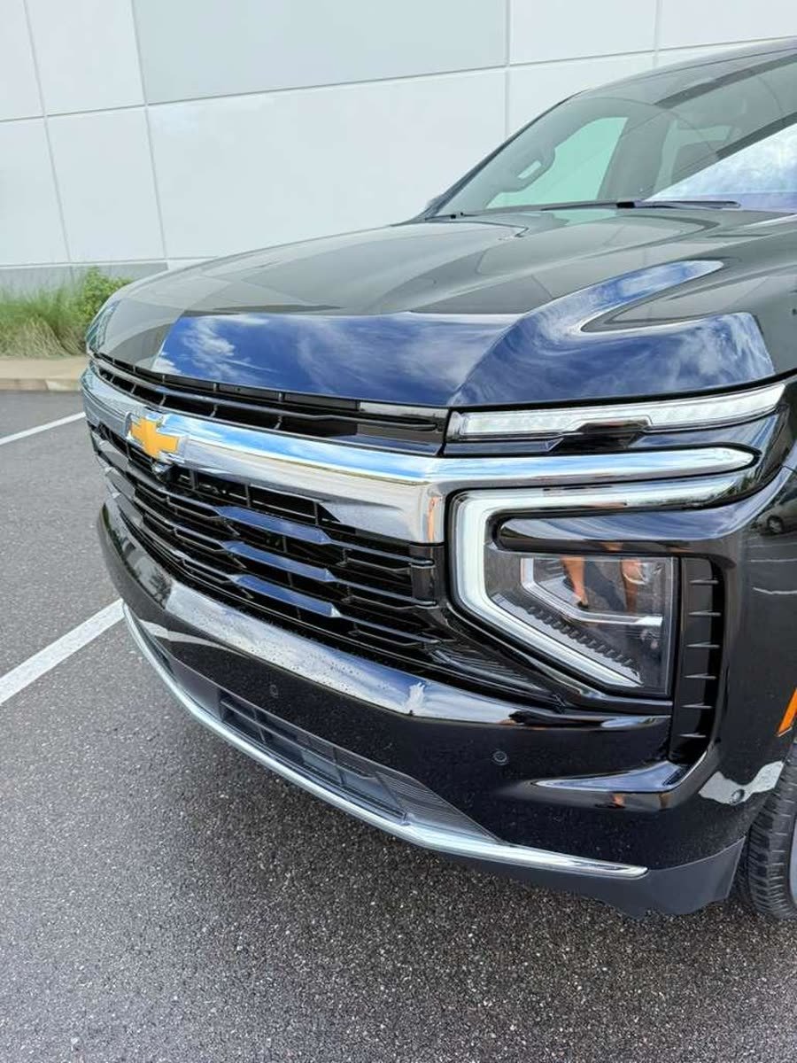 Chevrolet Suburban LS 2026 — photo 2 of 8
