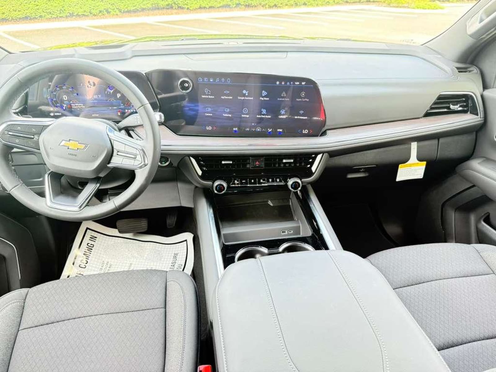 Chevrolet Suburban LS 2026 — photo 3 of 8