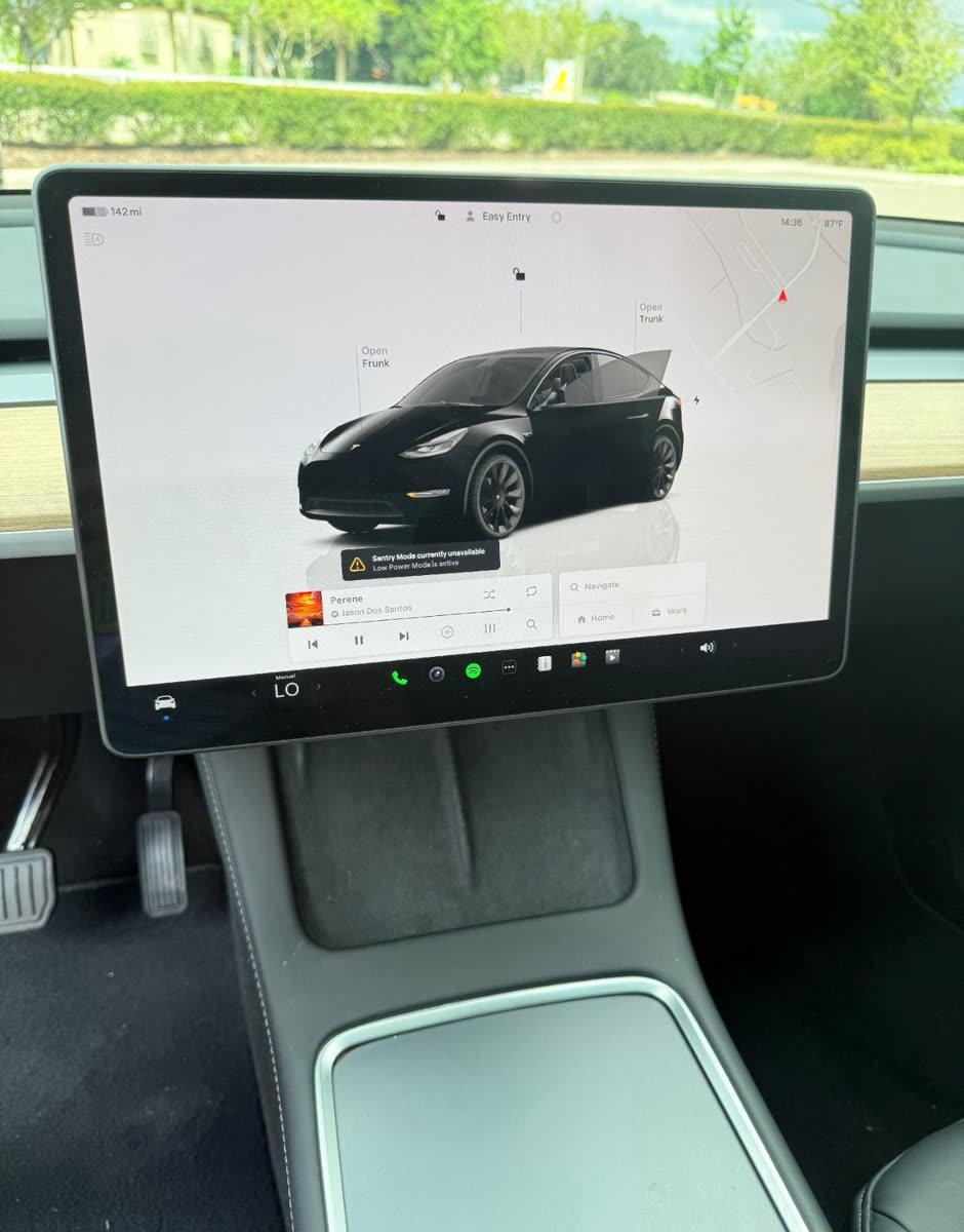 Tesla Model Y Long Range — photo 6 of 10