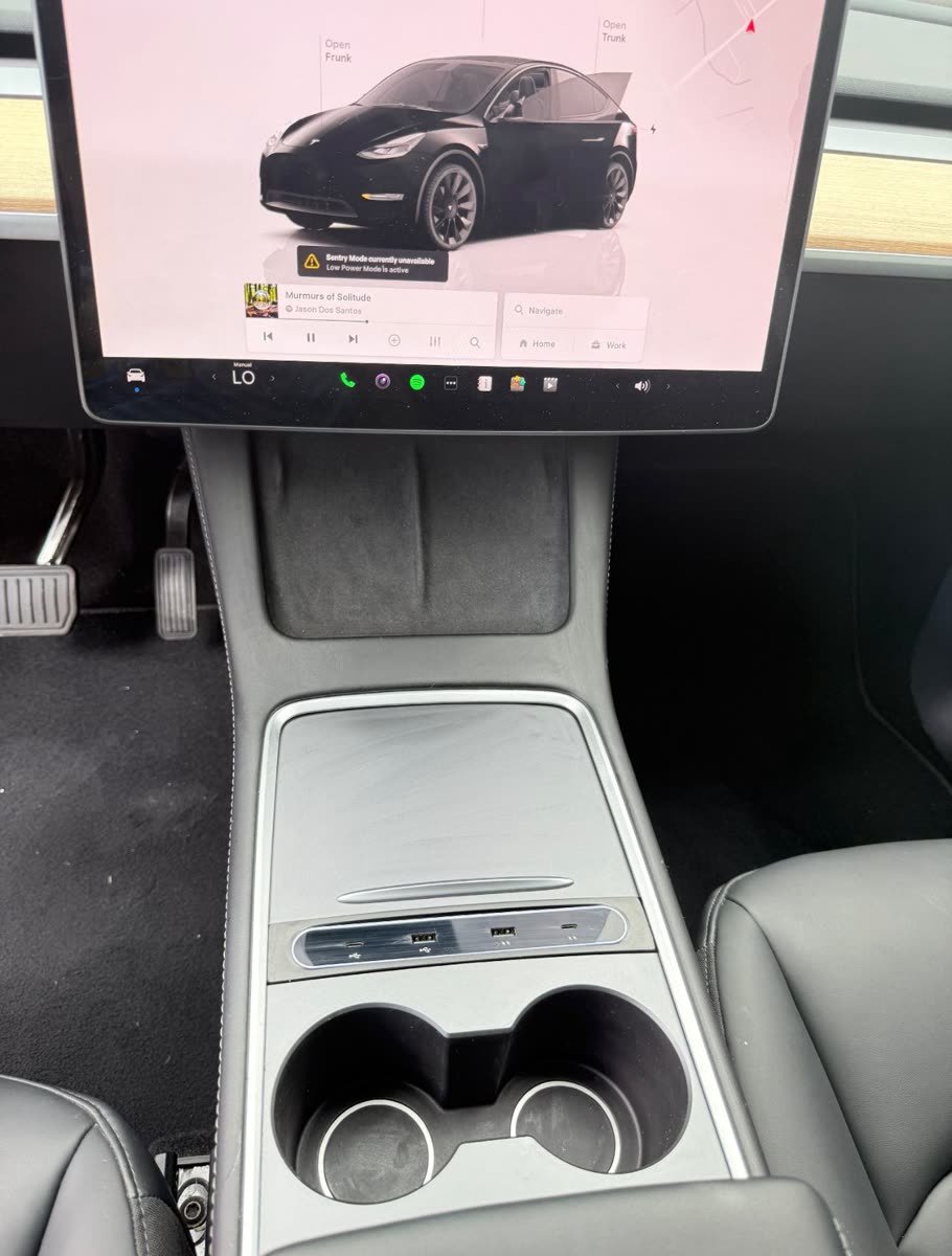 Tesla Model Y Long Range — photo 7 of 10