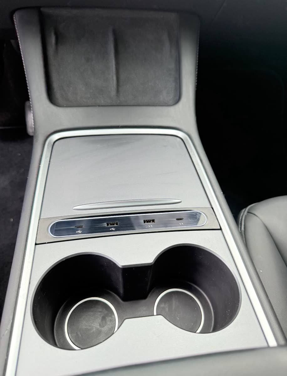 Tesla Model Y Long Range — photo 8 of 10