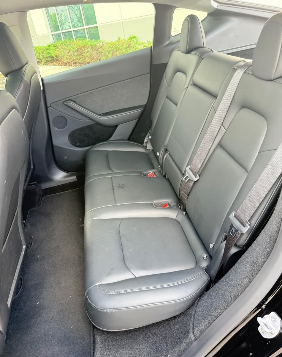 Tesla Model Y Long Range — photo 3 of 10