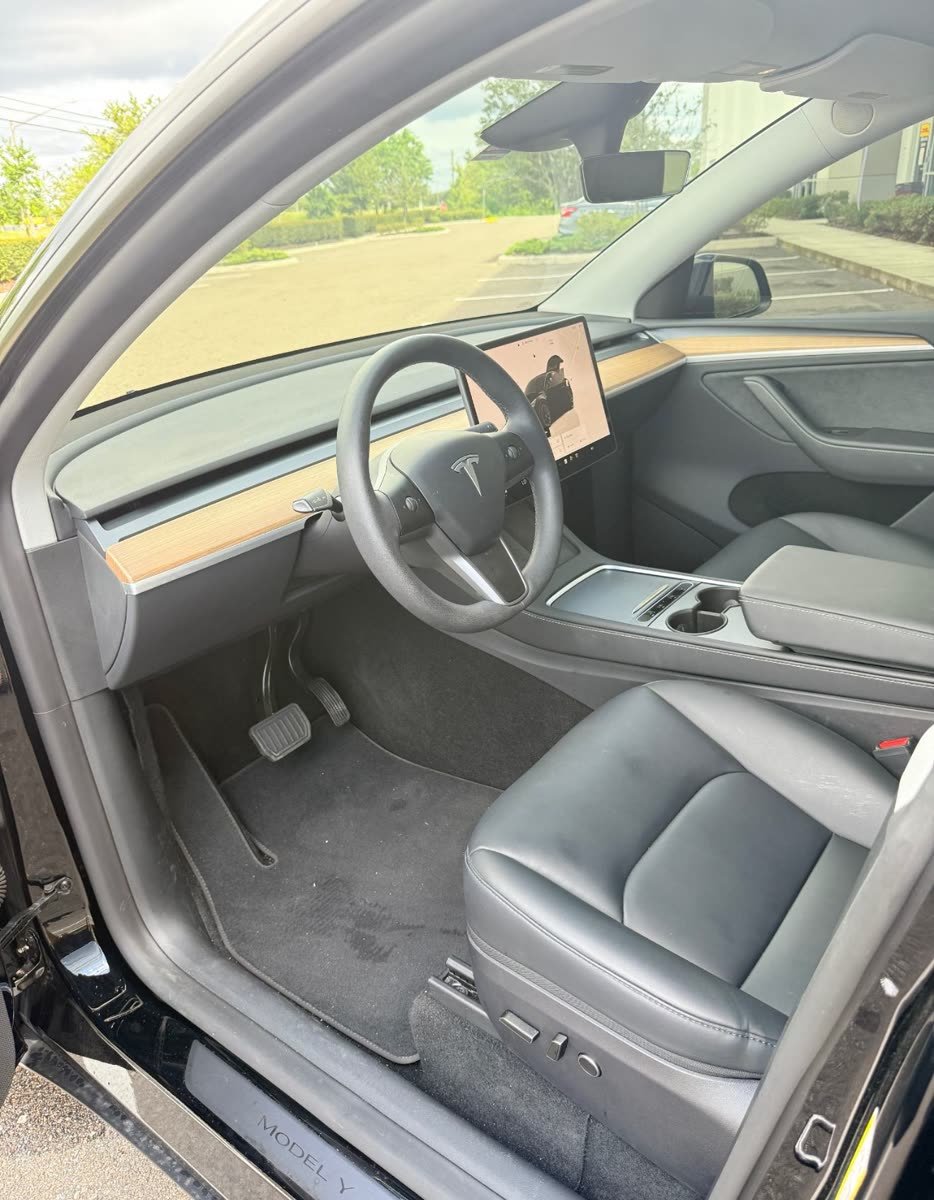 Tesla Model Y Long Range — photo 4 of 10
