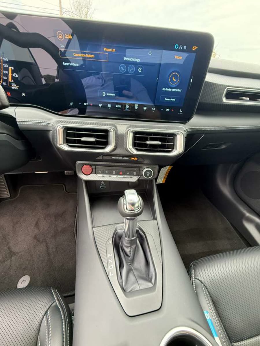 Ford Mustang Convertible Premium — photo 8 of 12