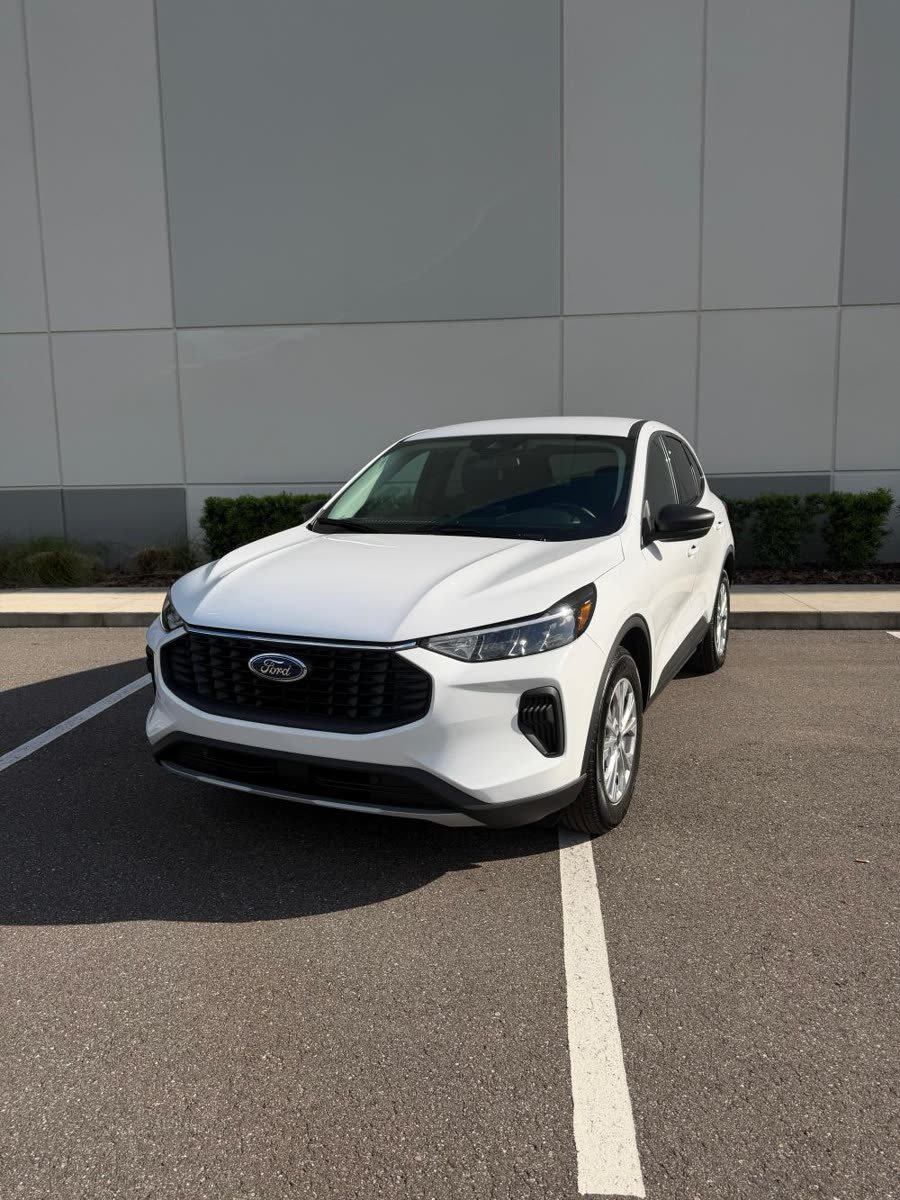 Ford Escape — photo 1 of 7