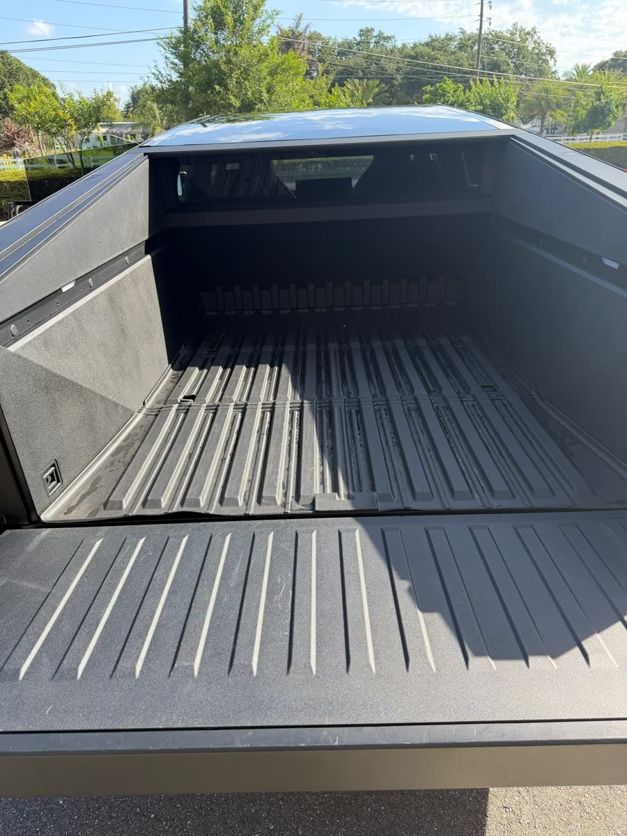 Tesla Cybertruck — photo 5 of 9