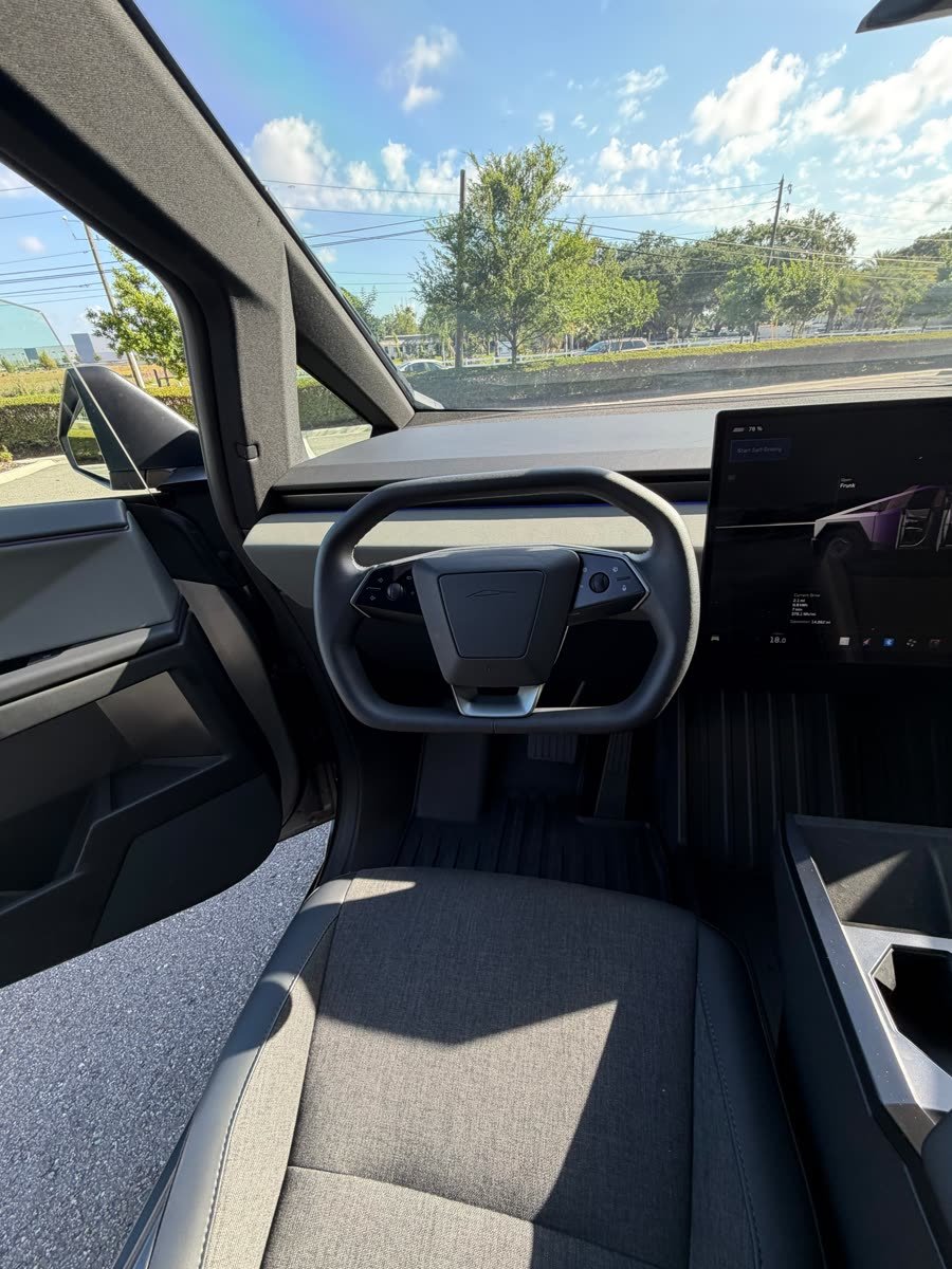 Tesla Cybertruck — photo 7 of 9