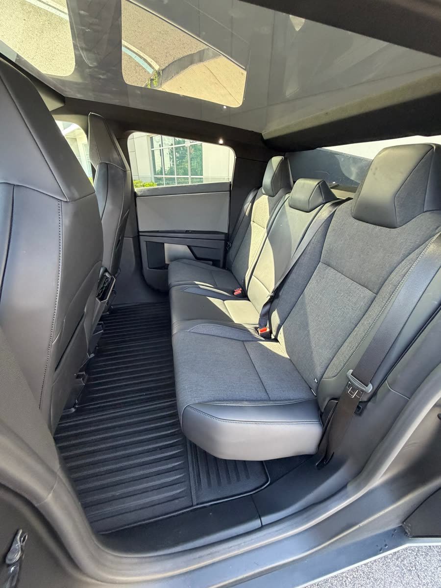 Tesla Cybertruck — photo 2 of 9