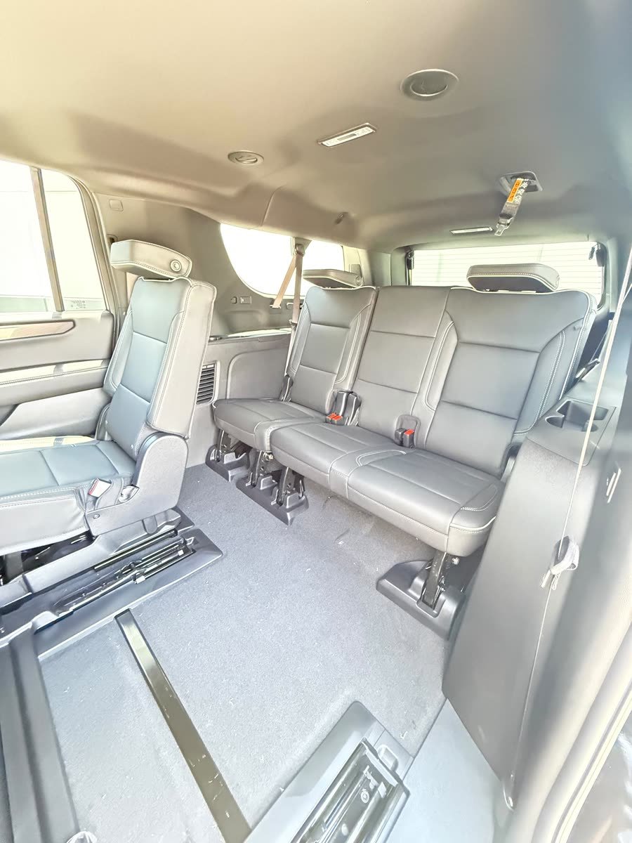 GMC Yukon XL Elevation — photo 5 of 9