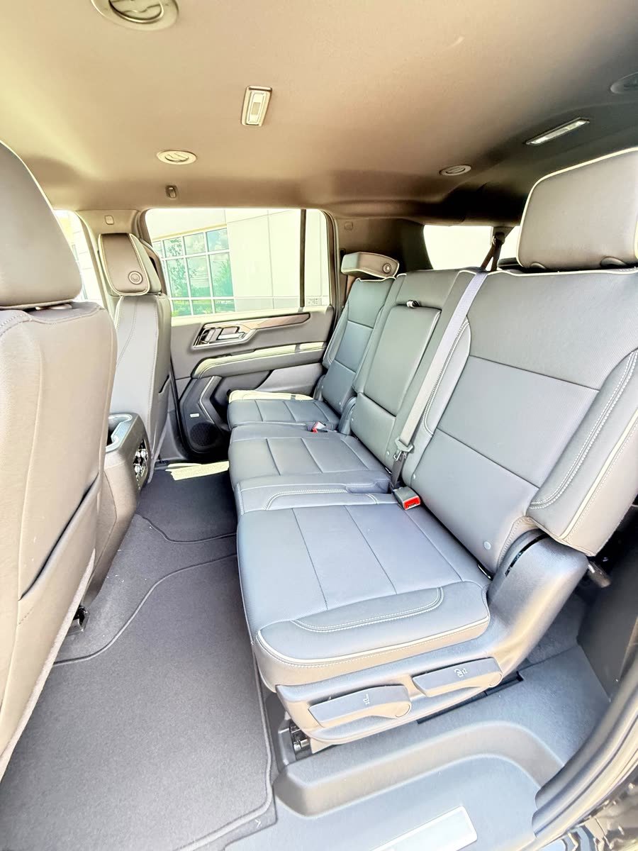 GMC Yukon XL Elevation — photo 7 of 9