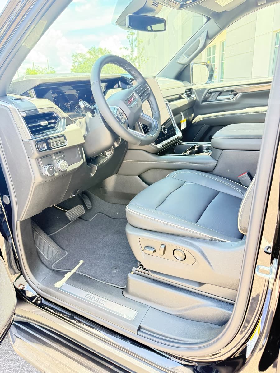 GMC Yukon XL Elevation — photo 8 of 9