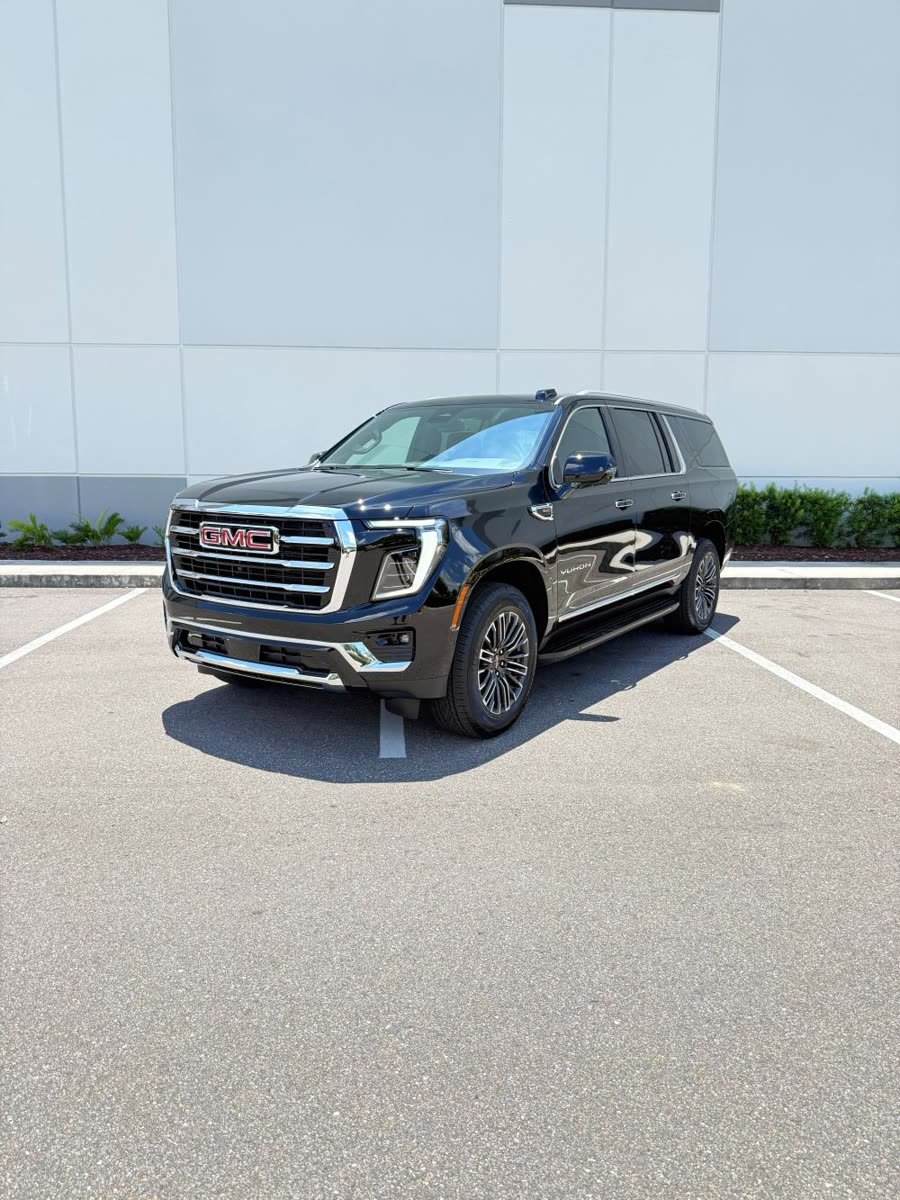 GMC Yukon XL Elevation — photo 1 of 9