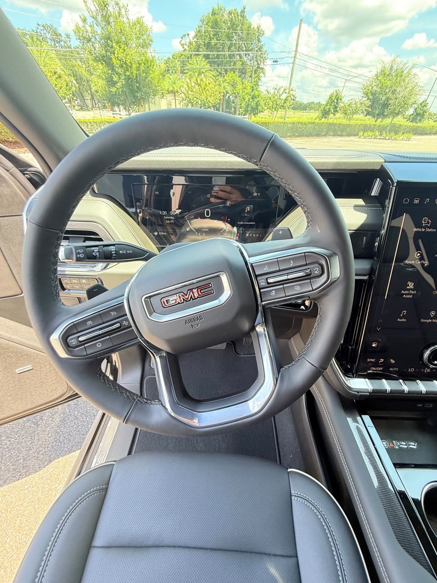 GMC Yukon XL Elevation — photo 3 of 9