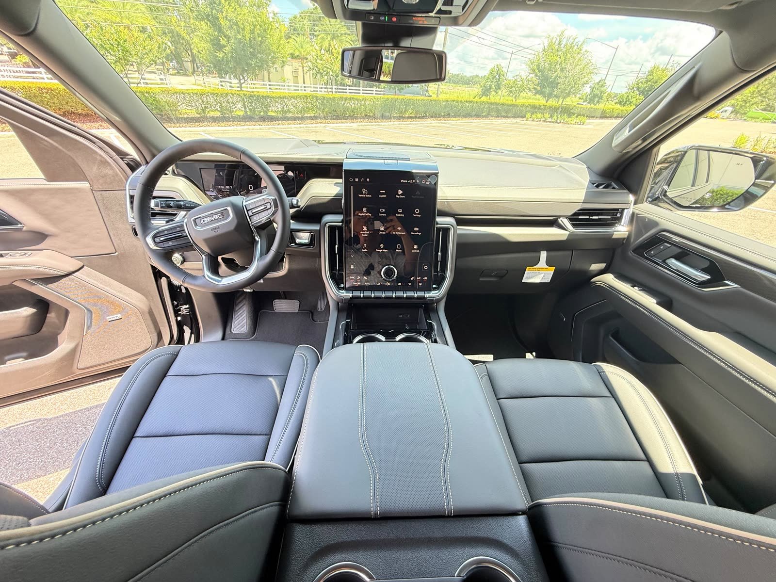 GMC Yukon XL Elevation — photo 4 of 9