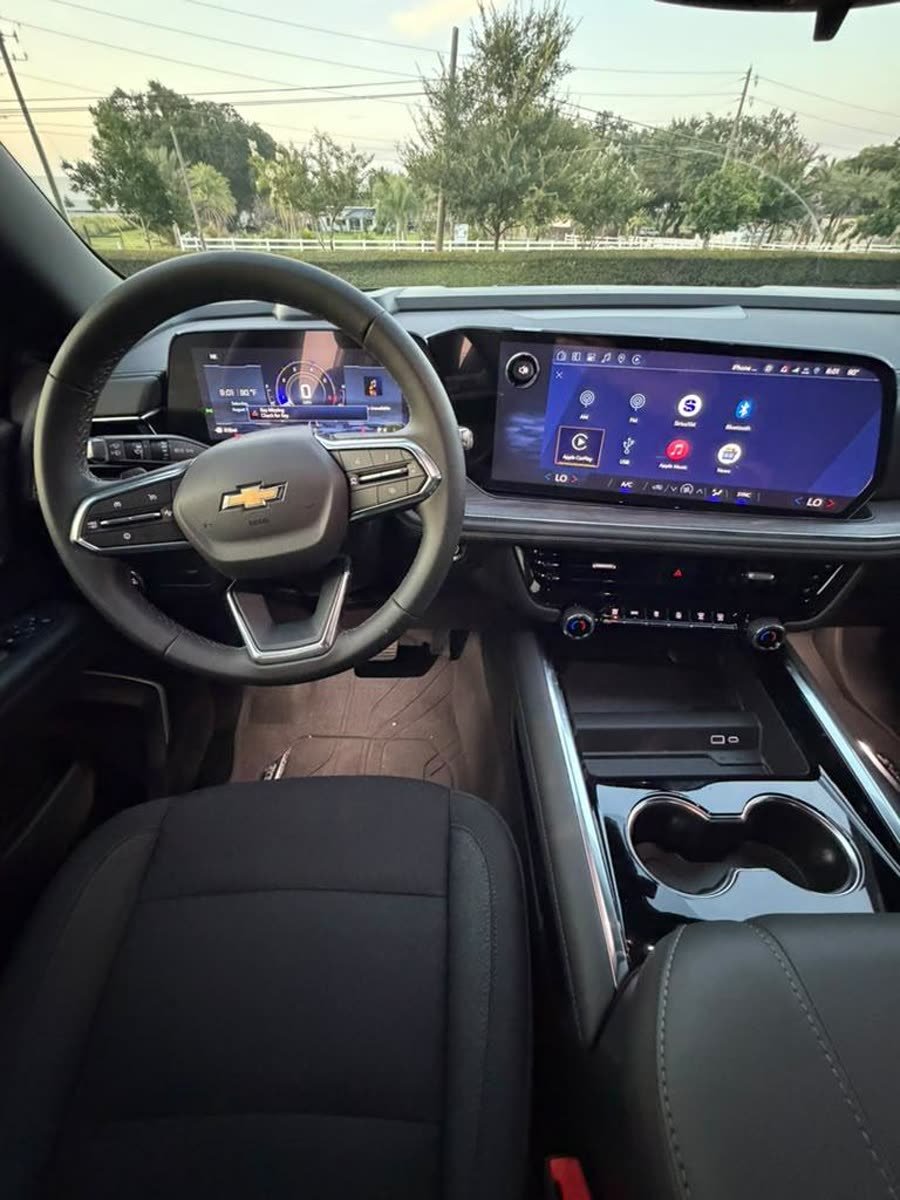 Chevrolet Suburban LS 2026/2027 — photo 7 of 11