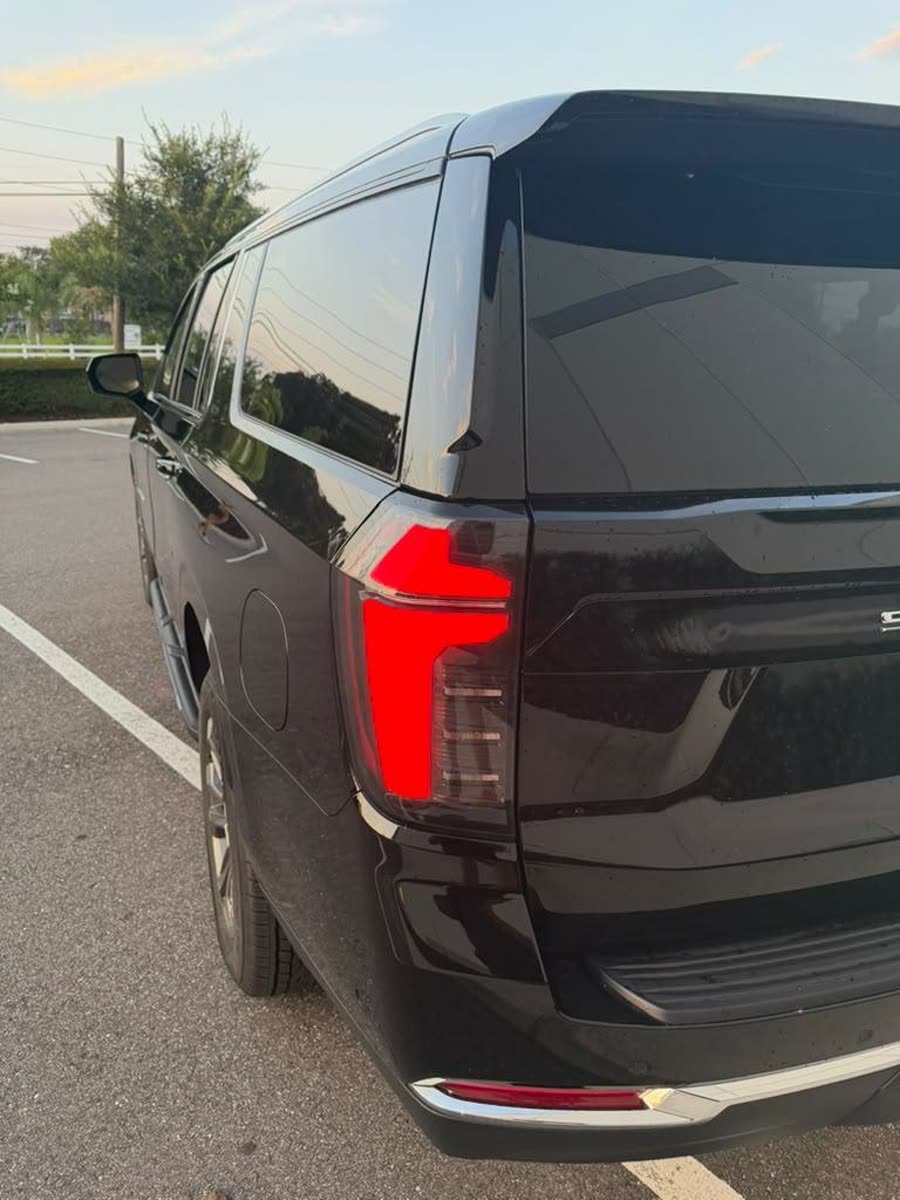 Chevrolet Suburban LS 2026/2027 — photo 8 of 11
