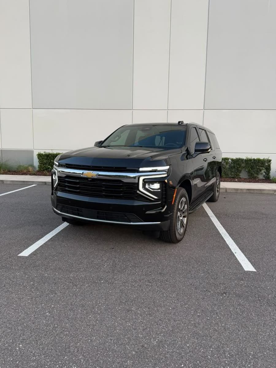 Chevrolet Suburban LS 2026/2027 — photo 1 of 11