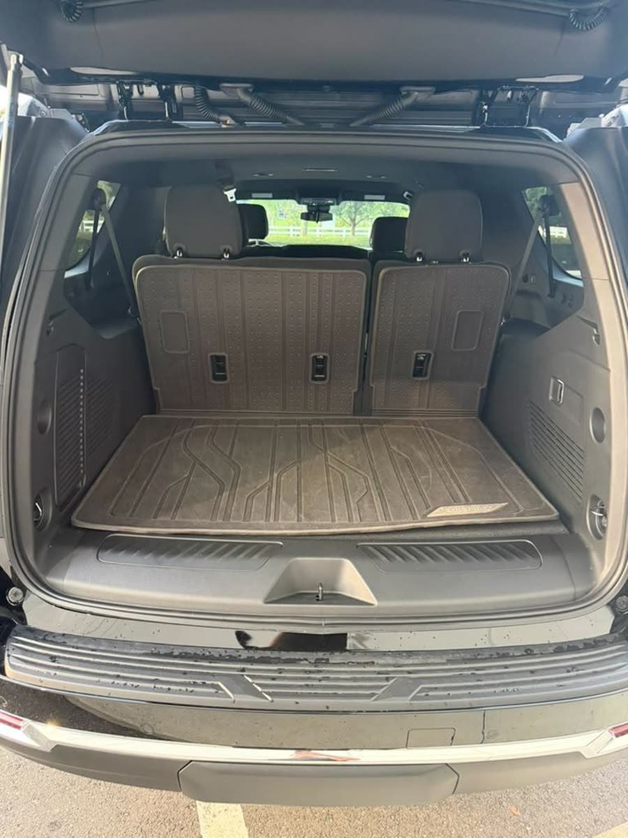 Chevrolet Suburban LS 2026/2027 — photo 2 of 11