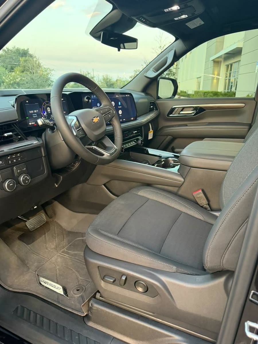 Chevrolet Suburban LS 2026/2027 — photo 4 of 11