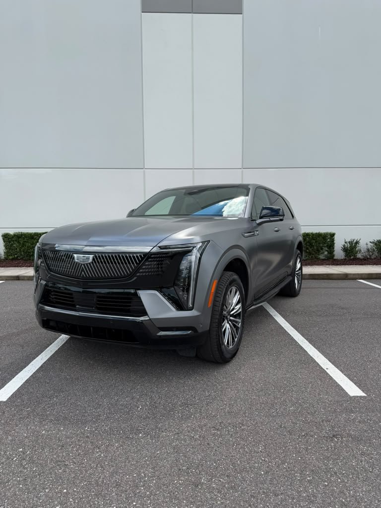 Cadillac Escalade IQ 2026/2027 — photo 1 of 11