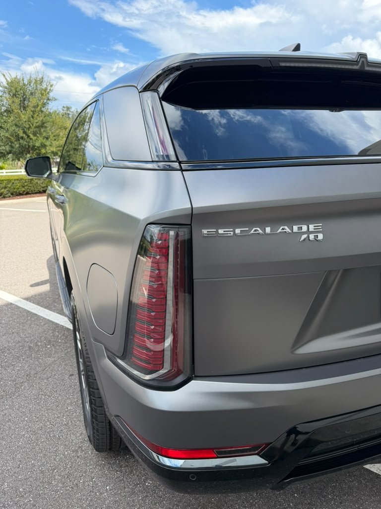 Cadillac Escalade IQ 2026/2027 — photo 2 of 11