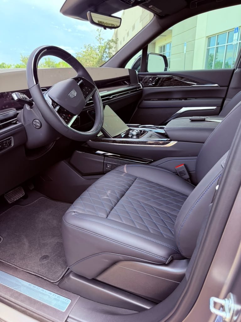 Cadillac Escalade IQ 2026/2027 — photo 3 of 11
