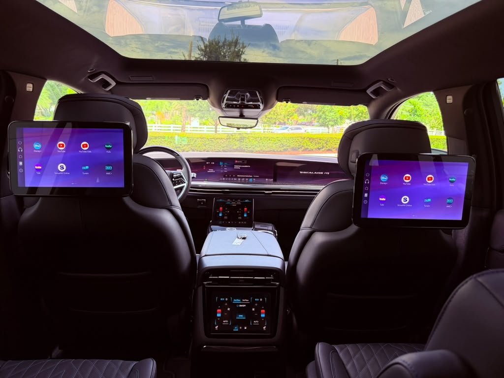 Cadillac Escalade IQ 2026/2027 — photo 4 of 11