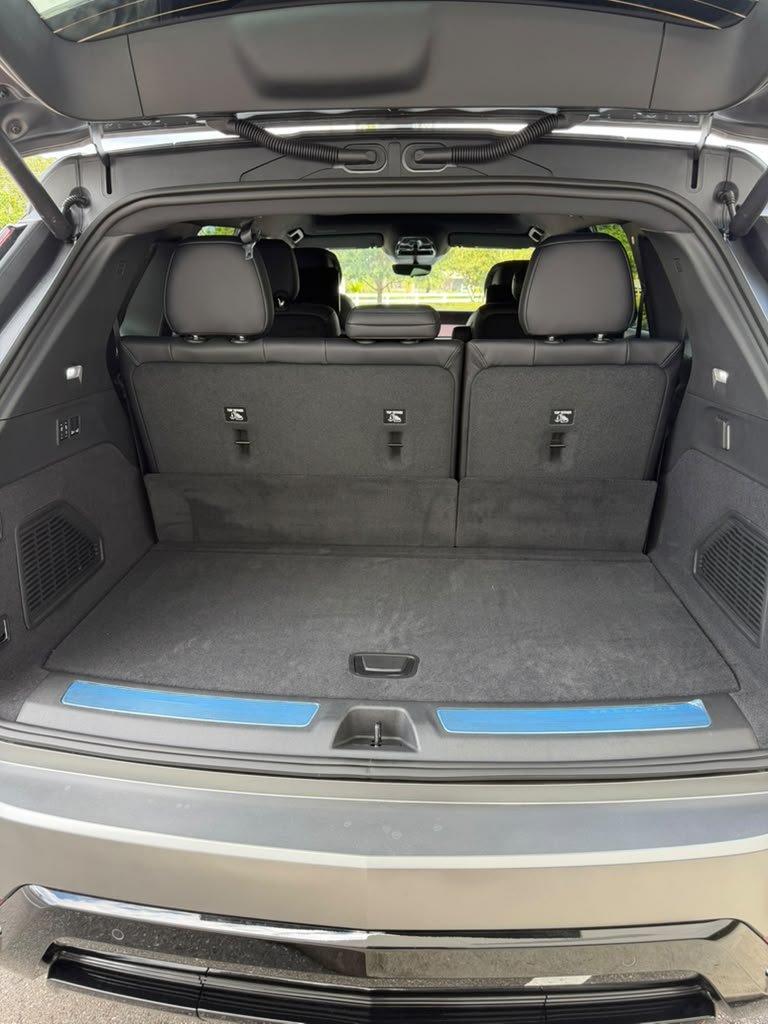 Cadillac Escalade IQ 2026/2027 — photo 8 of 11