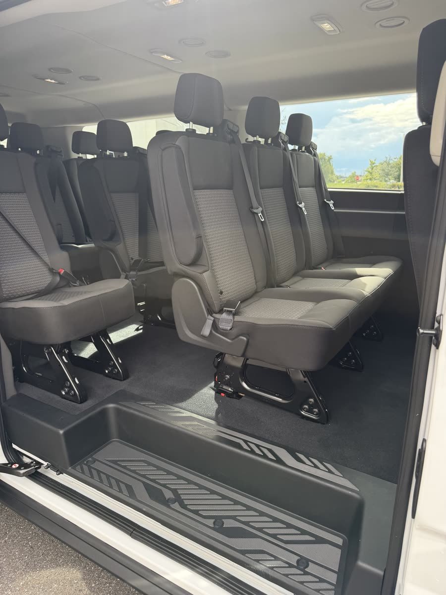 Ford Transit Passenger — photo 7 of 12