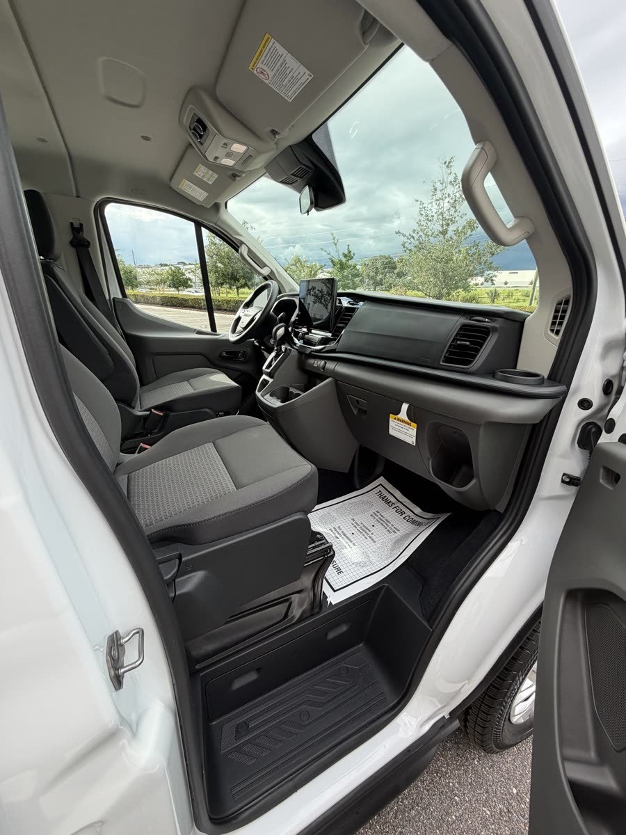 Ford Transit Passenger — photo 8 of 12