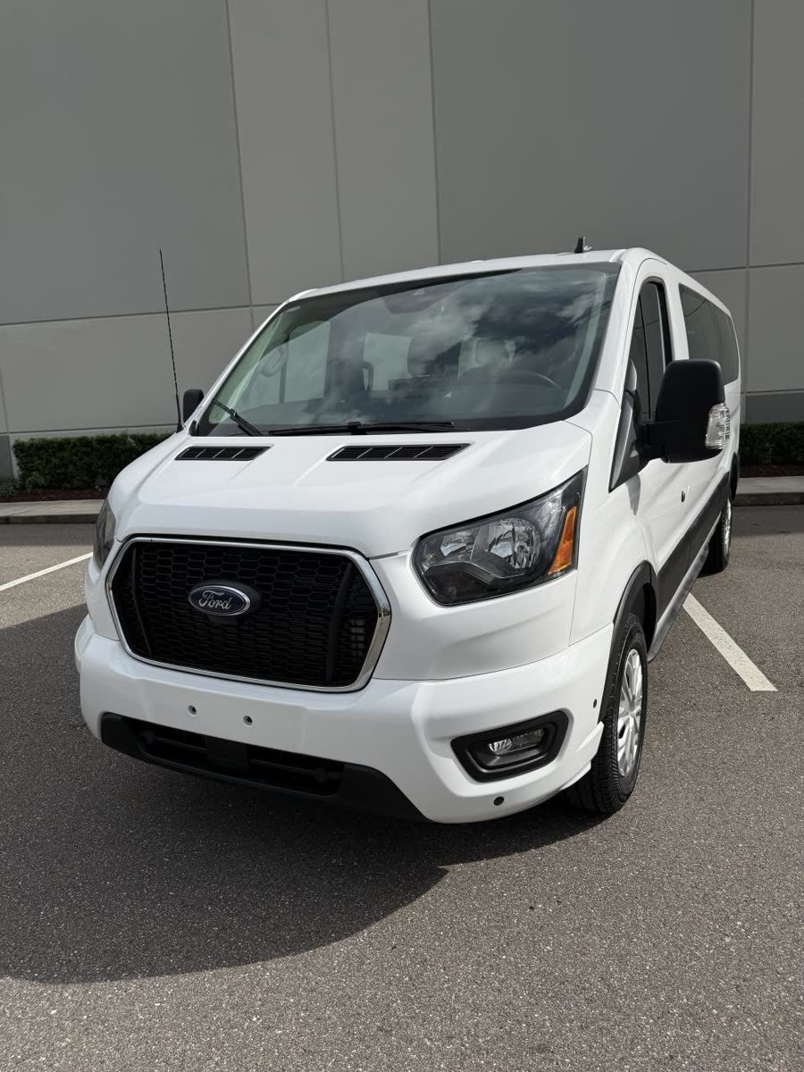 Ford Transit Passenger — photo 1 of 12