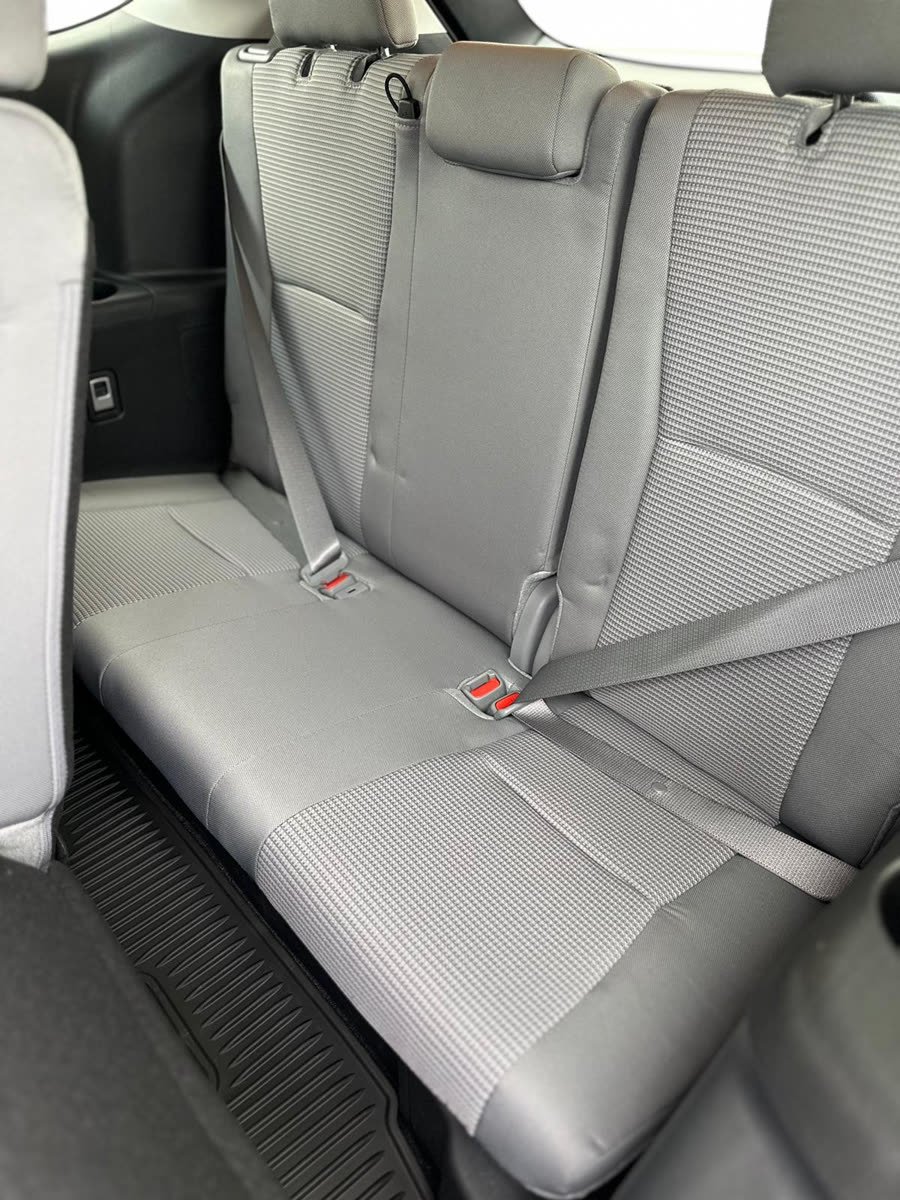 Toyota Highlander LE — photo 5 of 7